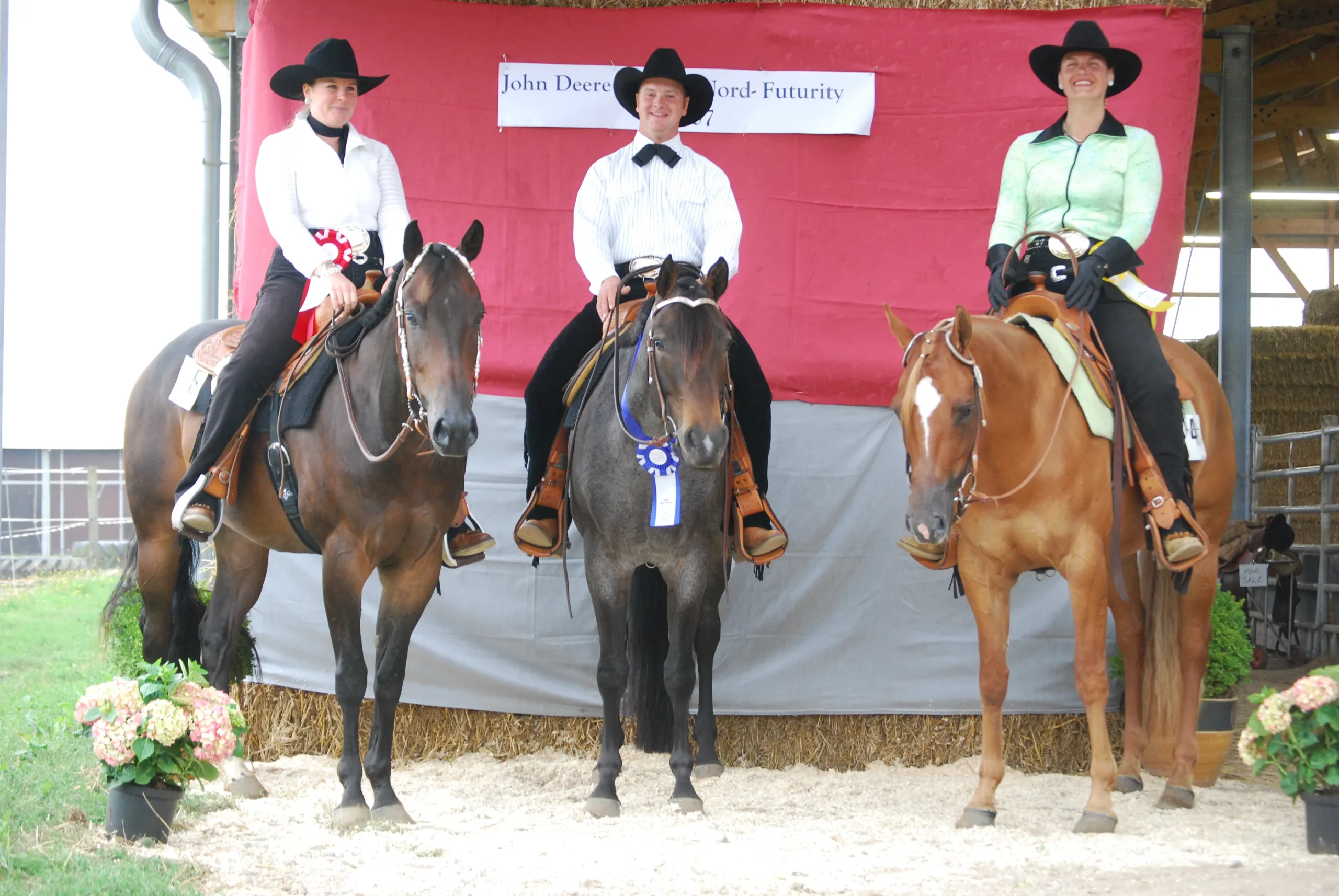 DSC_0063-Zippos-Dressed-Red-07